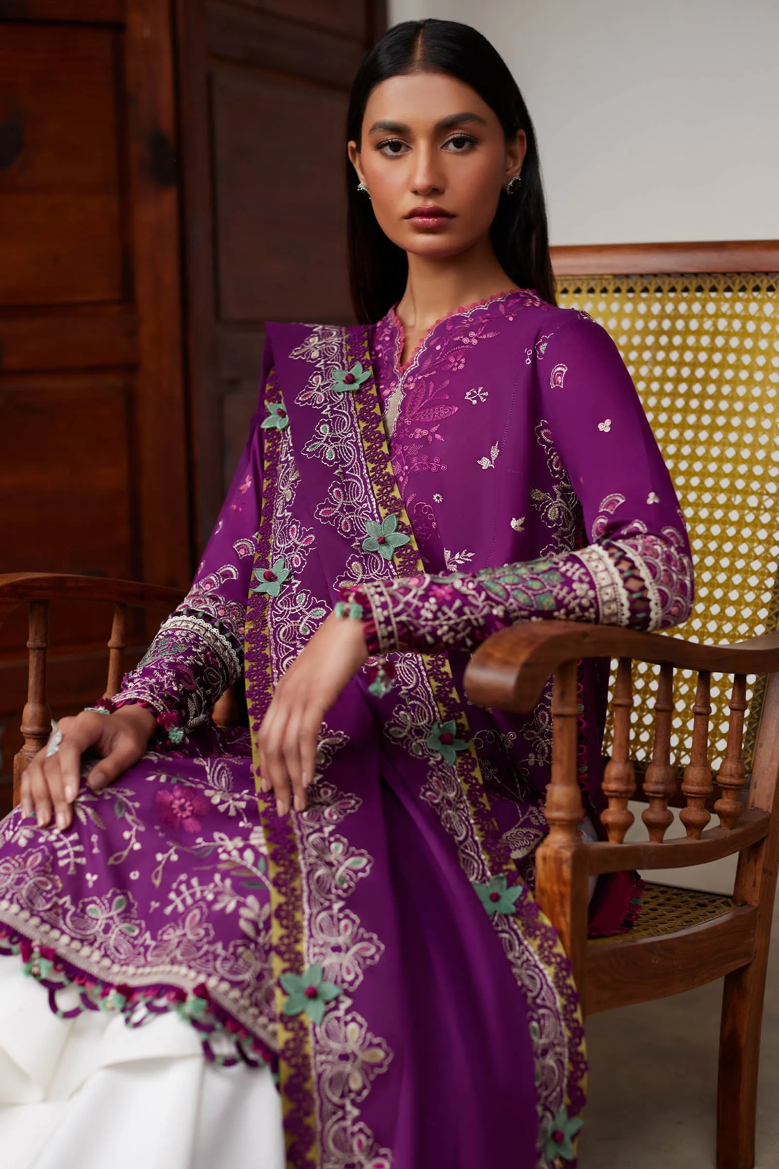 Elan Luxury Lawn Collection 2024 – QISTINA (EL24-03 A)