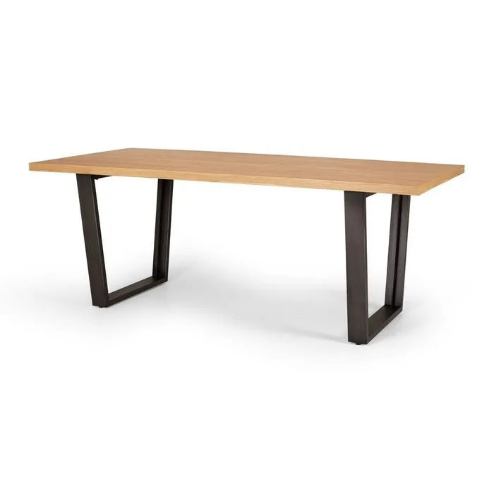 New Yorker Dining Table 2000w