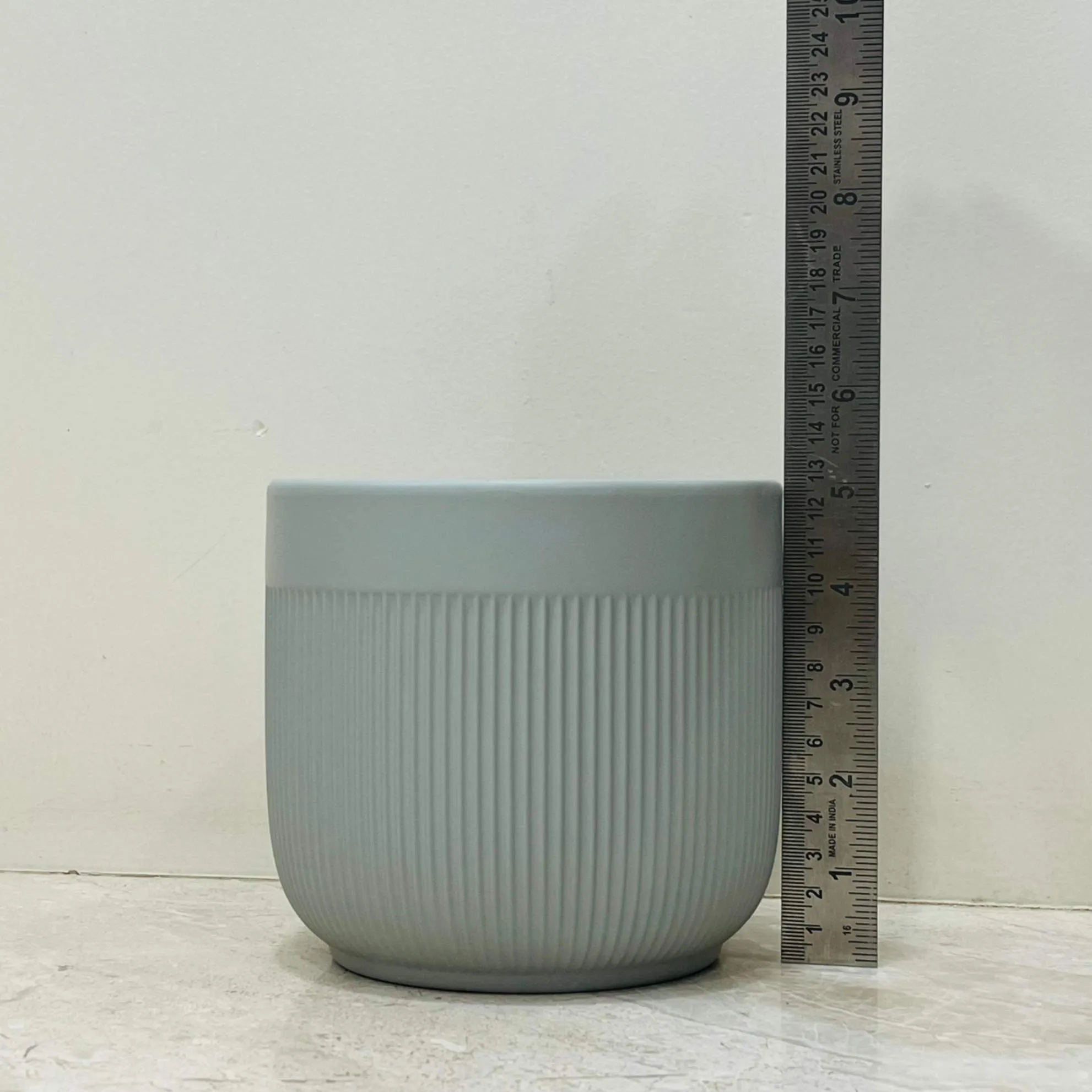 Soft Gray Ribbed Ceramic Planter – Modern Indoor Plant Pot