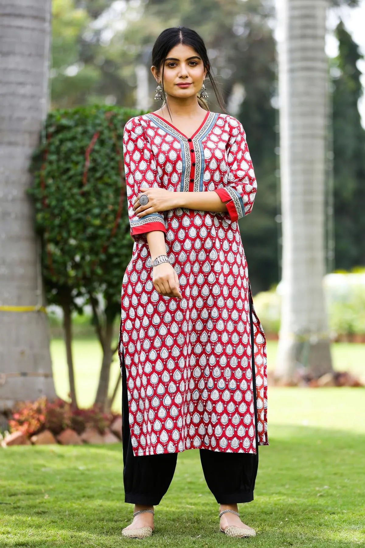Straight fit kurta in red handblock print